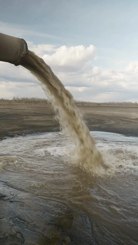 Powerful waste stream from the pipe. Video stock 307273858