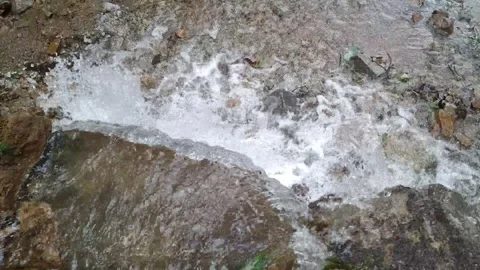 Powerful Water Splash on River Rocks Close Up Stockbeeldmateriaal 315153417
