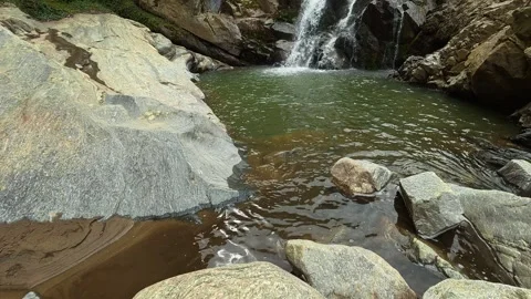 Powerful Waterfall Close-Up - 4K Raw Nature Texture for ASMR &amp; Pure Energy Vídeos de archivo 332145962