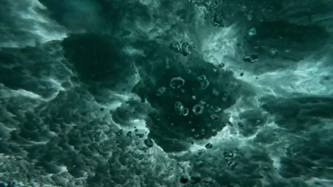 Powerful wave breaks underwater turbulence, strong wave crashing, clouds. Видео 284897146