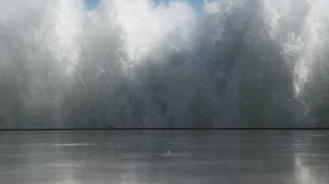 Powerful wave hit the shore slow motion Video stock 68981380