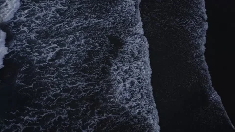 Powerful waves crash on the shore forming symmetrical foam patters. Stock Footage 289045150