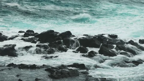 Powerful waves of the ocean break down on the coastal rocks 스톡 동영상 80168716