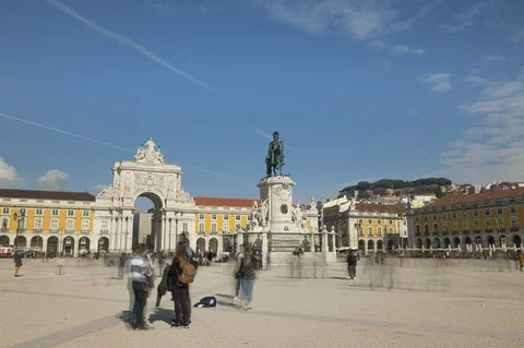 Praca do Comercio in Lisbon, Wide Daytime Timelapse Stockbeeldmateriaal 125216041