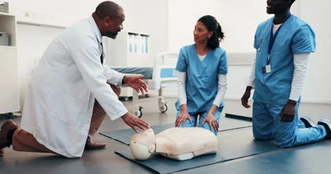 Practice, cpr and doctor with mannequin for students for first aid, rescue and 库存影片 344239251