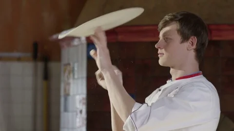 Practicing Pizza-Tossing Skills Видео 74648716