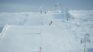 Practicing snowboard in ski slope winter slow motion 4k Video stock 85951497