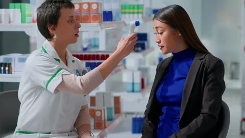 Practitioner using thermometer Stock Footage 250891830