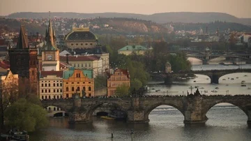 Prague and the bridges Video stock 85657182