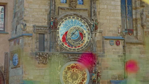 Prague Astronomical Clock, medieval astronomical clock, on the wall of old town 库存影片 320418885