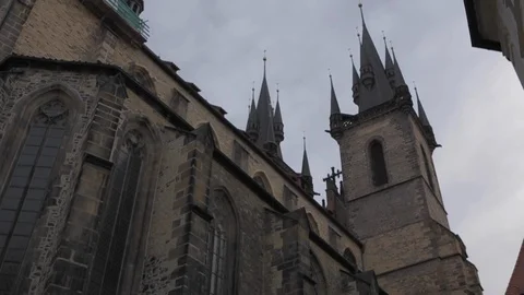 Prague castle with cloudy sky during afternoon in summer. Low angle wide shot. 스톡 동영상 110771950