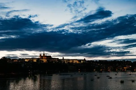 Prague castle at night Stockfoto's