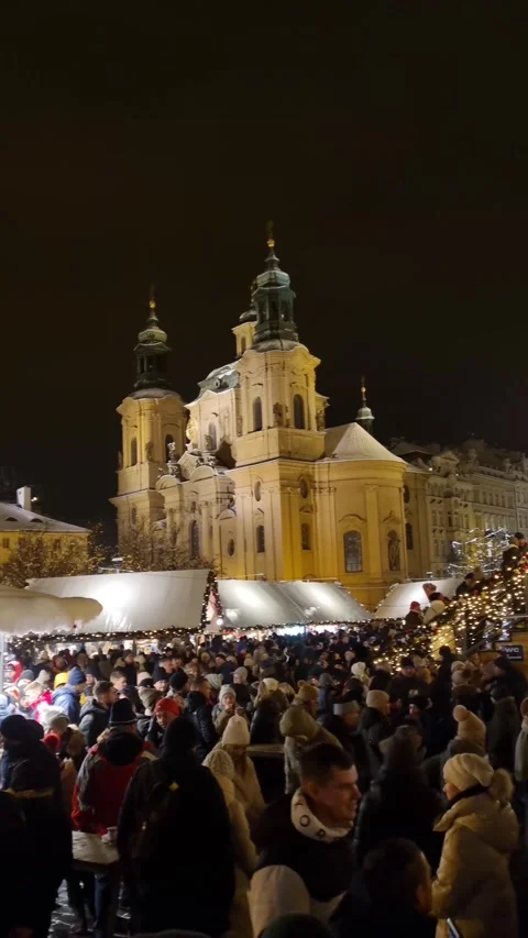 PRAGUE, CZECH REPUBLIC - DECEMBER 2023: Shining Christmas Tree with Christmas  Video stock 257888341