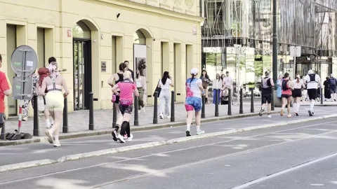 Prague, Czech Republic – May 3, 2026: Prague Marathon runners on city streets Stockbeeldmateriaal 333974859