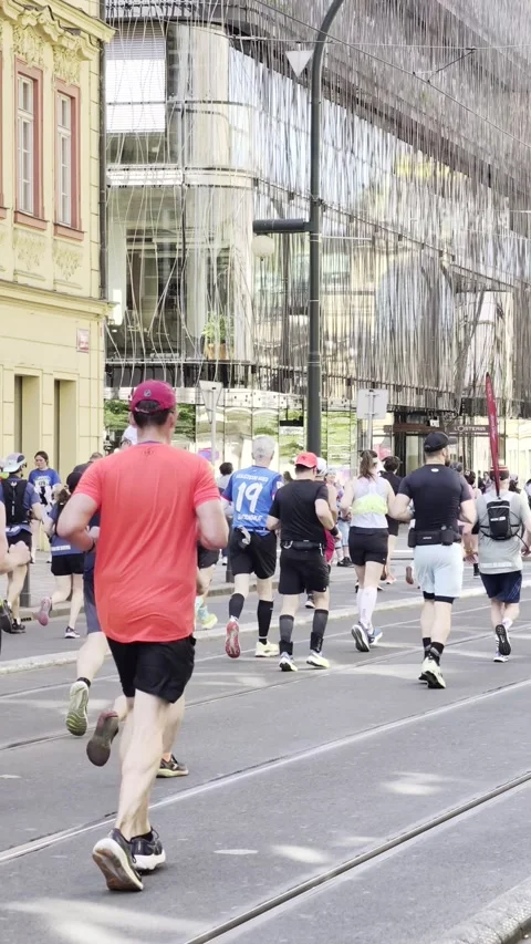 Prague, Czech Republic – May 3, 2026: Marathon Runners Vertical Video HDR 4K 動画素材 333974875