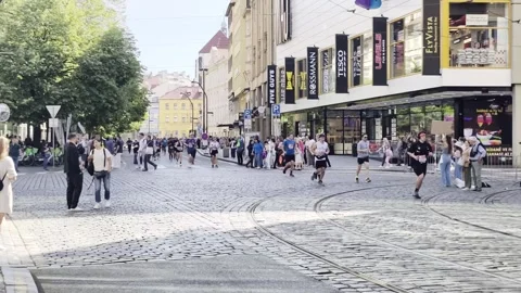 Prague, Czech Republic – May 3, 2026: Prague Marathon runners on city streets Stock-Footage 333974904