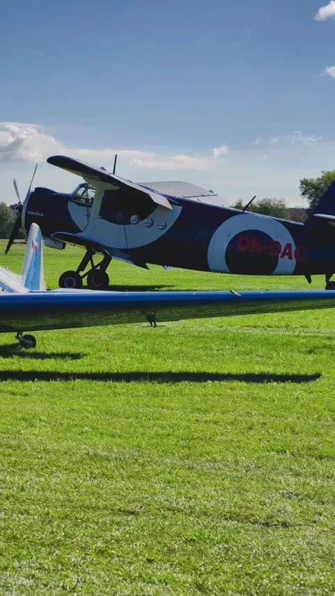 Prague, Czech Republic – September 5, 2026: Aircraft Preparing for Takeoff 4K Vidéo 345058758