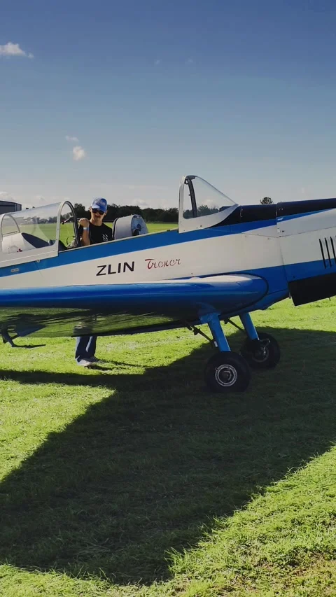 Prague, Czech Republic – September 5, 2026: Aircraft Taxiing Across Airfield 库存影片 345060636