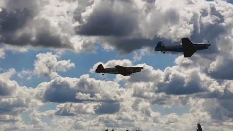 Prague, Czech Republic – September 5, 2026: Two aircraft take off slow motion 库存影片 345063908