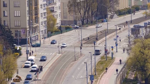 Prague Intersection Trafic With Trams and Ambulance Vidéo 107387662