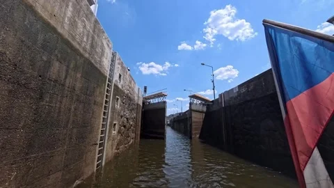 Prague Lock Chamber Water Level Adjustment Boat Sailing Vltava River POV1 库存影片 341426248