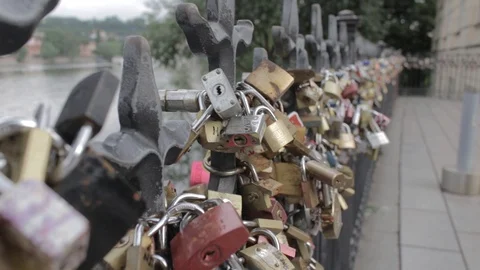 Prague - Padlocks Vídeos de archivo 90663956