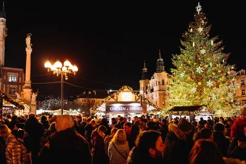 Prague, Prague, Czech Republic - Dec 02, 2024: Christmas tree and market st.. Foto stock