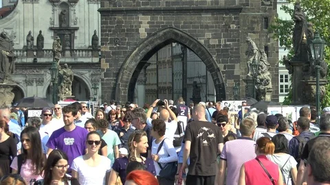 Prague. Traffic on the Charles Bridge. Video stock 101494220