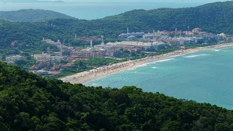 Praia Brava Florianopolis Atlantic Forest hills Brazil crowded beach slow drone 스톡 동영상 332134322