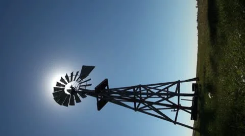 Prairie farm windmill sun still blades vert 1.mp4 Stock Footage