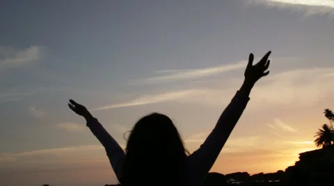 Praising the sunset Video stock 40043341