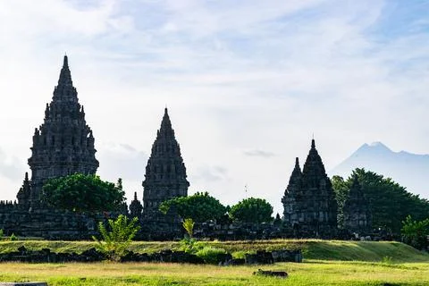 Prambanan temple complex with merapi volcano in the background, java, indonesia Foto stock