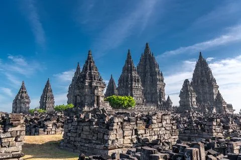 Prambanan temple near Yogyakarta on Java island, Indonesia in the late evenin Stockfoto's