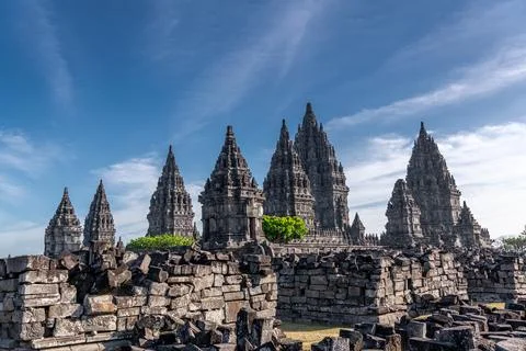 Prambanan temple near Yogyakarta on Java island, Indonesia in the late evenin Stockfoto's