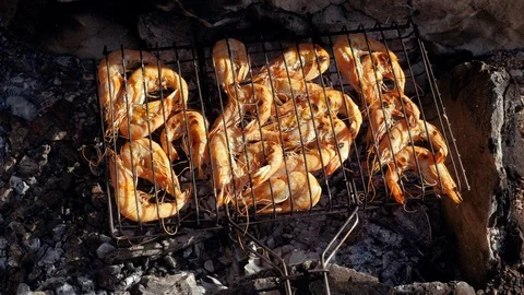 Prawn baking and roasting on barbecue grill. Shrimp grilled over charcoal. 4K Stockbeeldmateriaal 119814486
