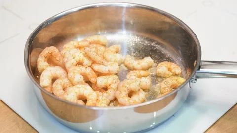 Prawns are fried in a frying pan Stock Footage 148552977