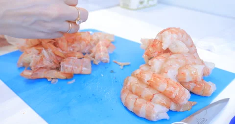 Prawns clean in the kitchen 스톡 동영상 145956640
