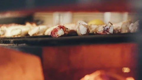 Prawns on the fire grill Video stock 70738804