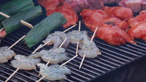 Prawns on grill Stock Footage 75005404