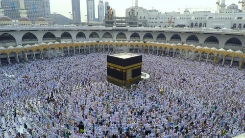 Pray at kaaba Stock Footage 102875562
