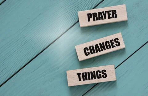 PRAYER CHANGES THINGS - words on wooden blocks on a turquoise background Stock Photos