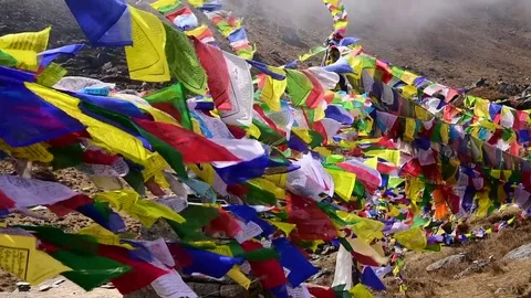 Prayer flags on Annapurna basecamp, Nepal. 스톡 동영상 72365626