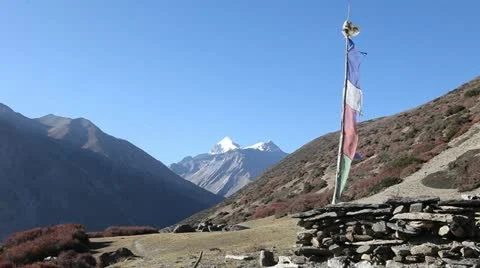 Prayer flags fluttering in the wind, high up in the himalayas. 스톡 동영상 20456140