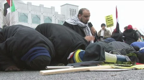 Prayer at Mubarak/Egypt Protest Video stock 1068985
