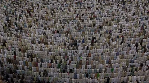 Prayer time at at Holy Mosque, Mecca, Saudi Arabia Video stock 50066201
