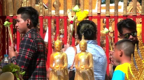 Prayers in Wat Prathat Doi Suthep  pagoda, Chiang Mai city ,  north Thailand 库存影片 59302990