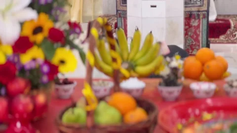 Praying at a Buddhist temple 스톡 동영상 194433503