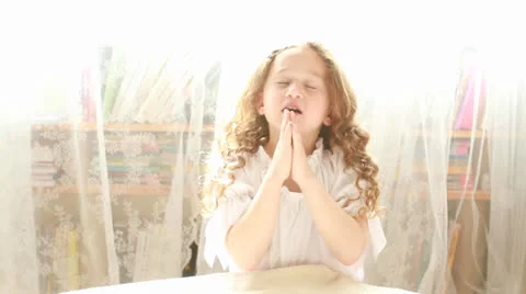 Praying girl 스톡 동영상 22722942