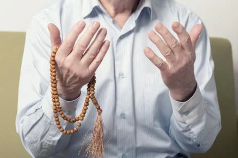 Praying hands of an old man 스톡 사진