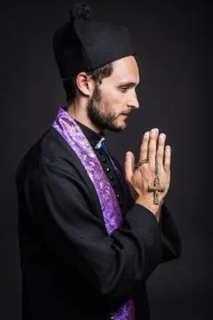 Praying priest Foto stock